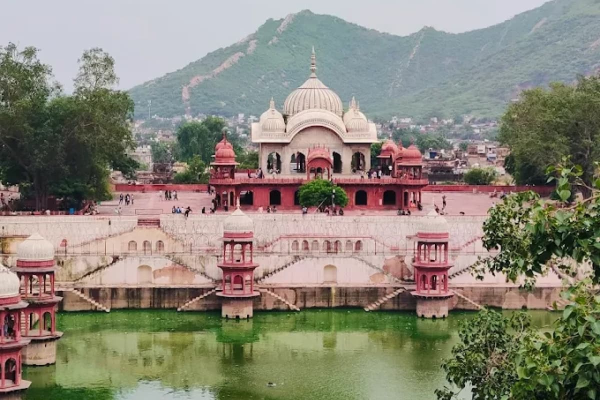 One Way Cab Jaipur to Alwar Moosi Maharani Ki Chhatri Alwar Cenotaph Taxi Cab