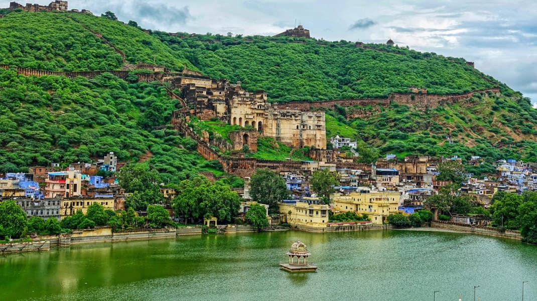 Bundi Palace Tour and Taxi Services in Rajasthan Bundi Palace sightseeing