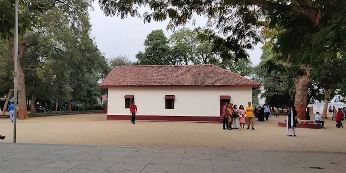 Tourists at Sabarmati Ashram in Ahmedabad Sabarmati Ashram, Ahmedabad