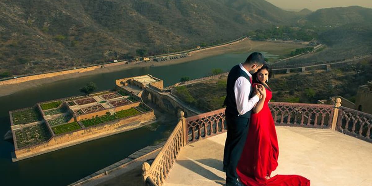 Romantic Honeymoon in Jaipur overlooking Amber Fort Honeymoon couple in Jaipur